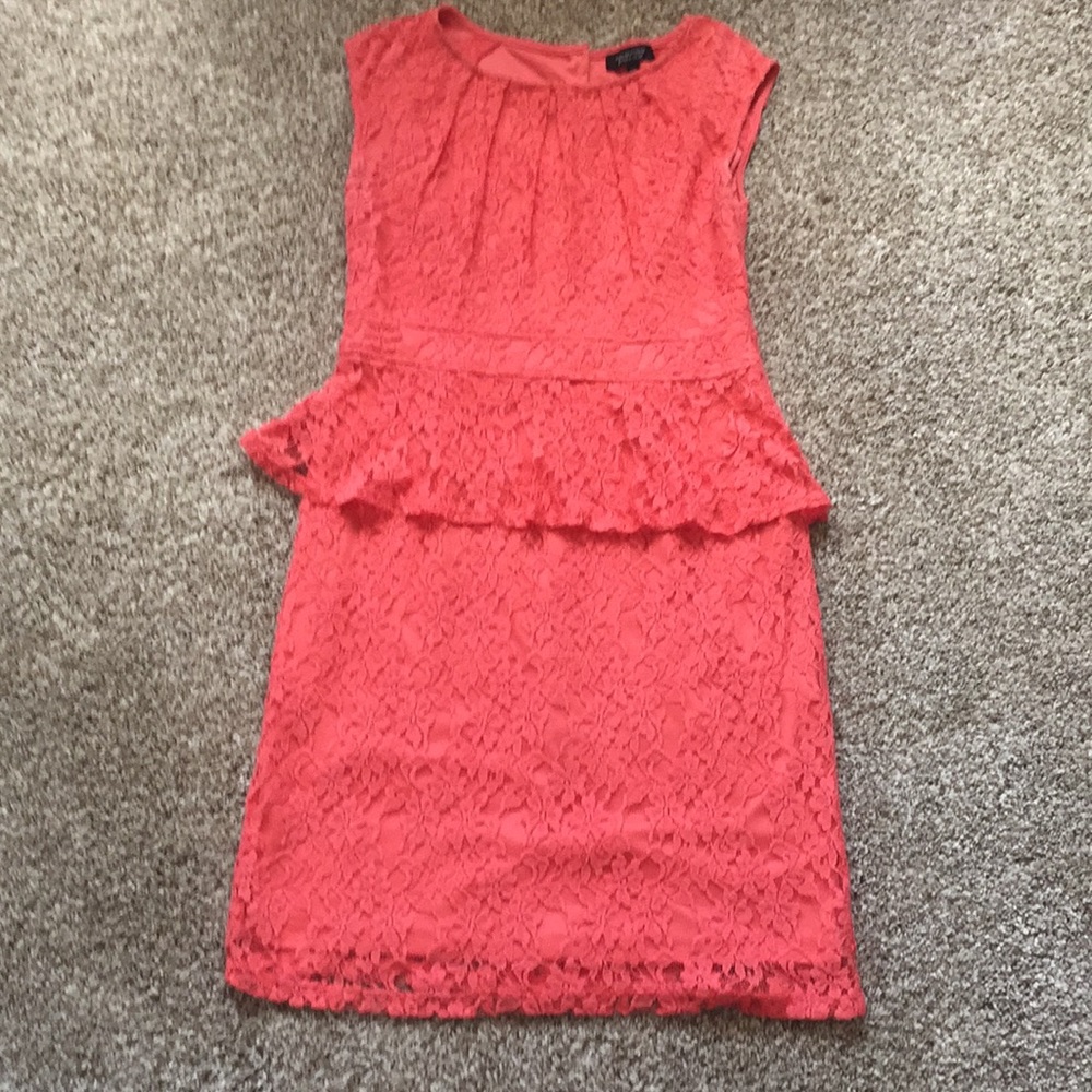 Apricot lace dress with peplum 6P